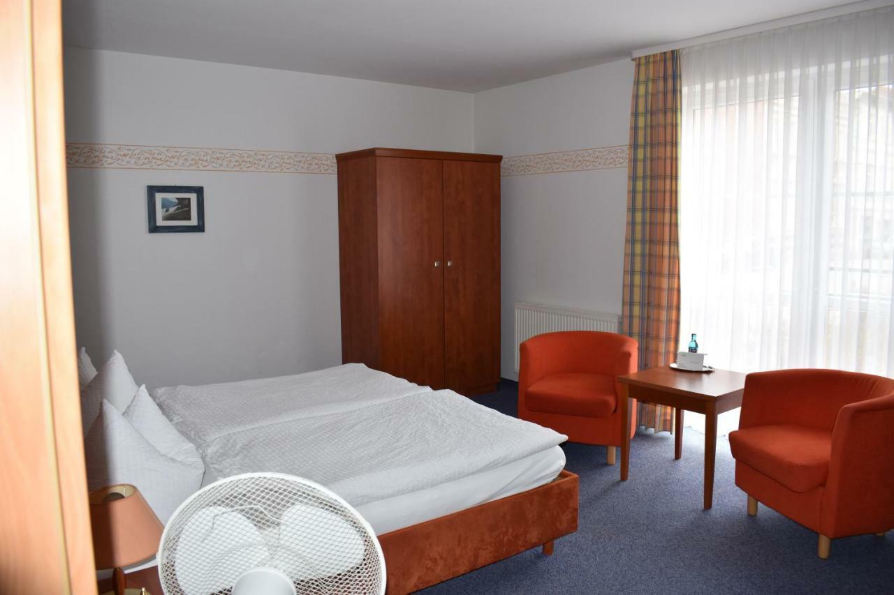 Hotel Garni "Am Hafen" Гафельберґ Екстер'єр фото